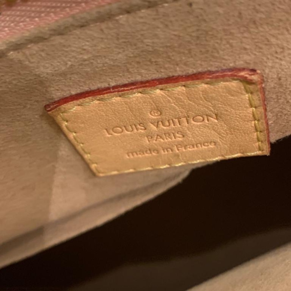 Women Luis Vuitton hand bag